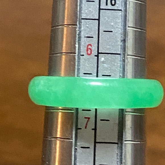 14 KT Gold Jade (tested) Earrings and a Jade Ring, size 6 1/2. - Picture 6 of 9